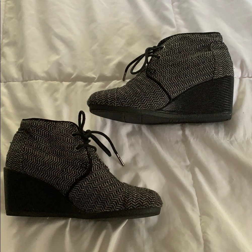 TOMS heather grey lace up wedges